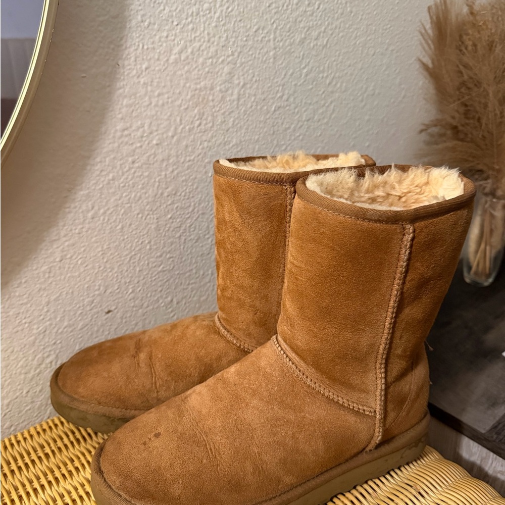 Ugg Mini - image 1